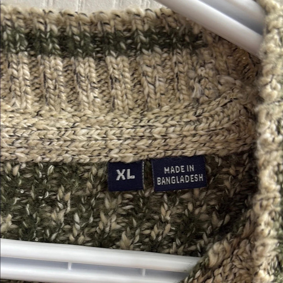 Cozy Green and Cream Crewneck Sweater with Nordic Pattern - Picture 3 of 7